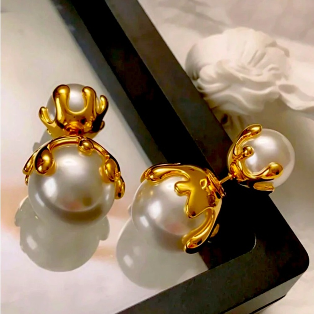 1 Pair Of Stylish Copper Metal Design Luxury Pearl Earrings
